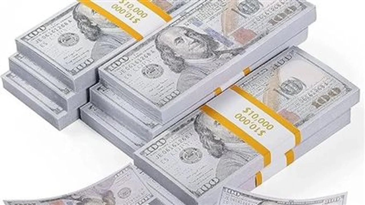 خبير اقتصادي يتوقع عودة الجنيه لمساره وتراجع الدولار إلى 48 جنيهاً